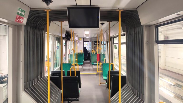 Wnętrze tramwaju NGT6D z Bonn